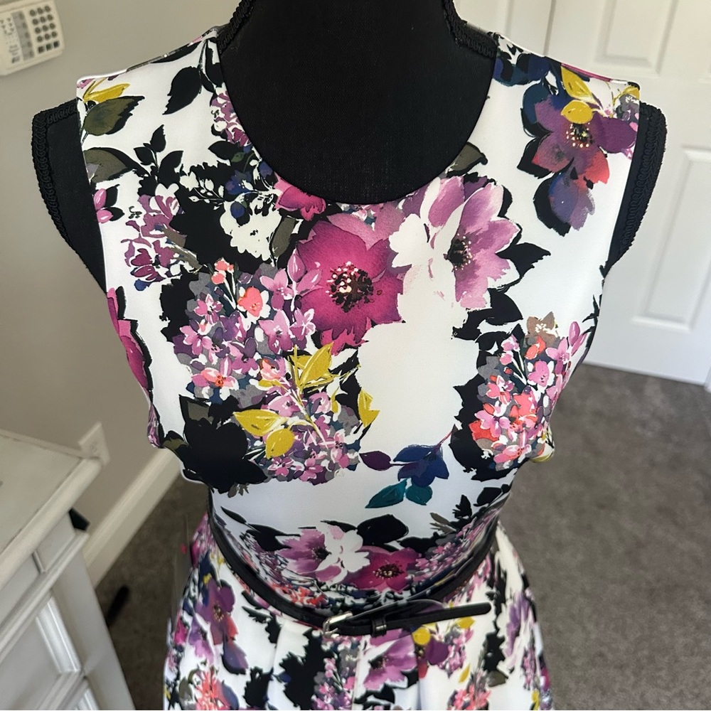 NWT Bebe floral print fit and flare sleeveless dress small - Picture 4 of 8